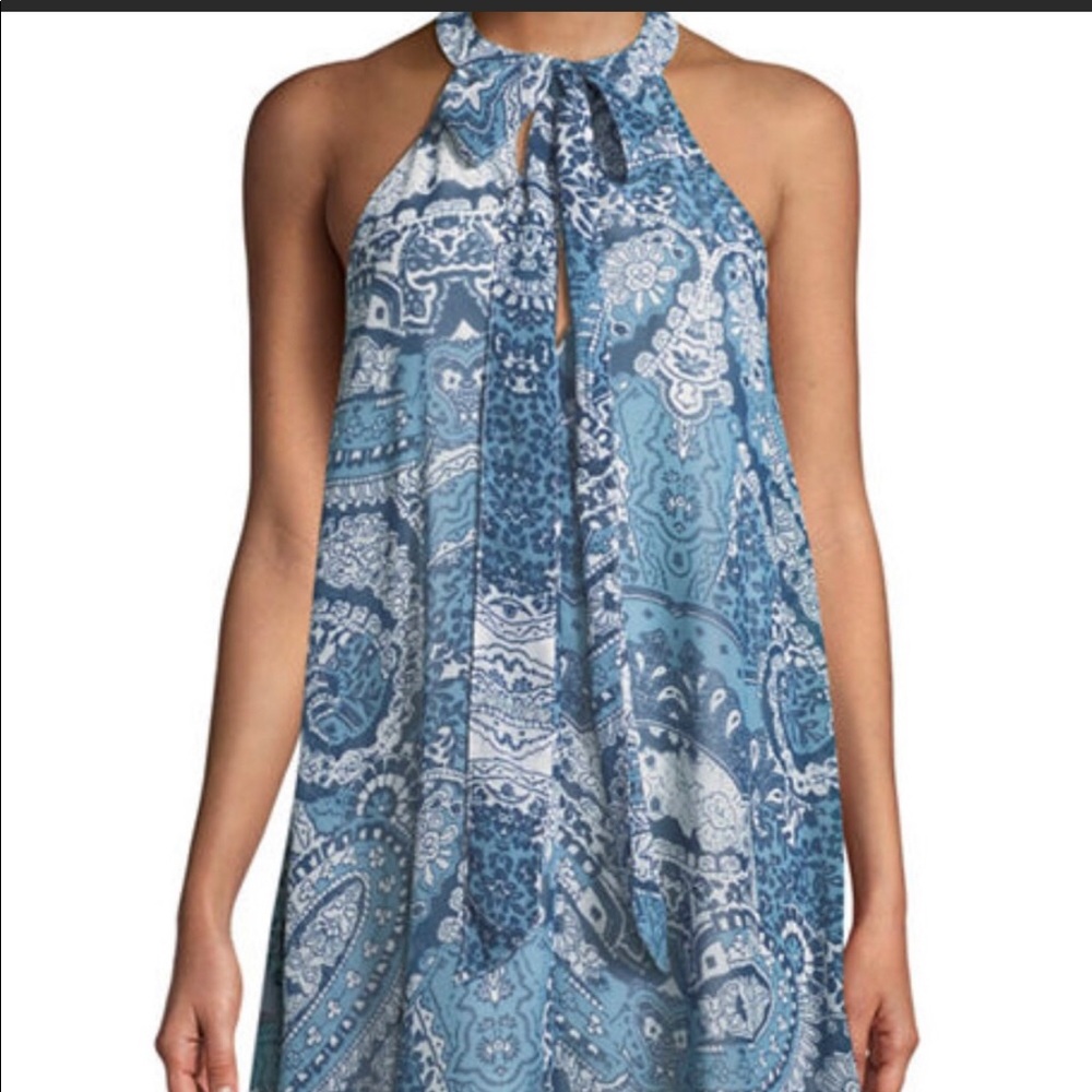 Show me your MuMu Tess tie dress . Size medium. Blue paisley print